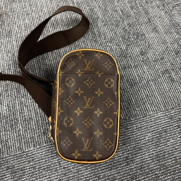 LOUIS VUITTON MONOGRAM POCHETTE GANGE BUM BAG CROSSBODY - Picture 7 of 16